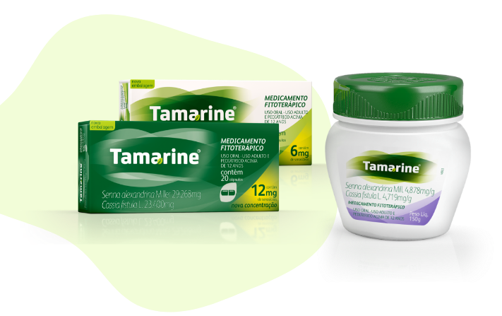 Foto das embalagens dos produtos Tamarine Fitoterápico, com um formato verde claro abstrato no fundo.
